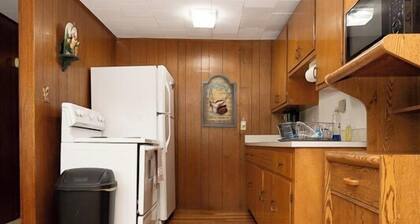 The Cabin at Prairie Hollow Camp: Lake Access, Boat Slip and More!