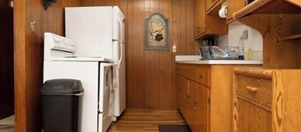 The Cabin at Prairie Hollow Camp: Lake Access, Boat Slip and More!