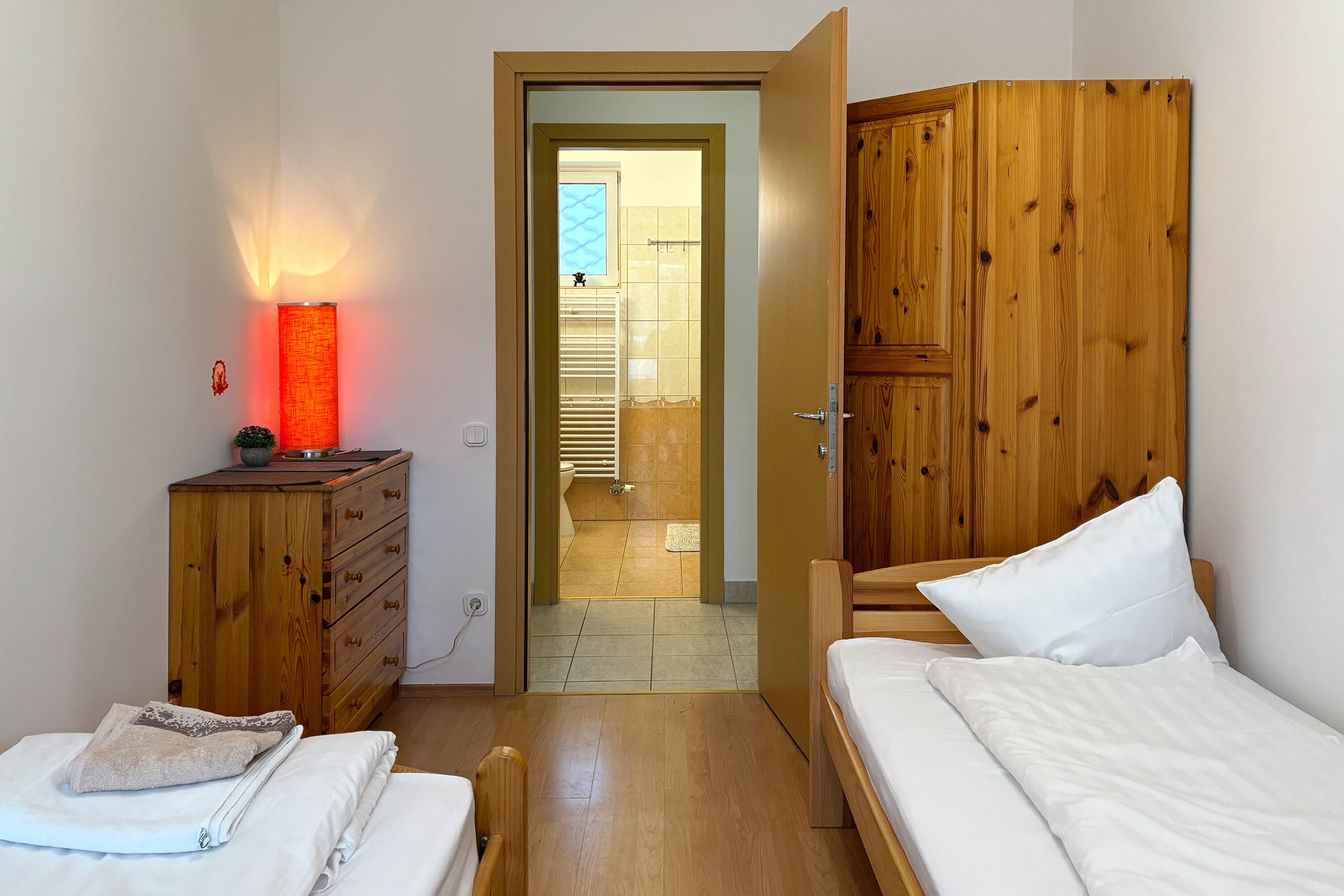 2 bedrooms, iron/ironing board, WiFi, bed sheets