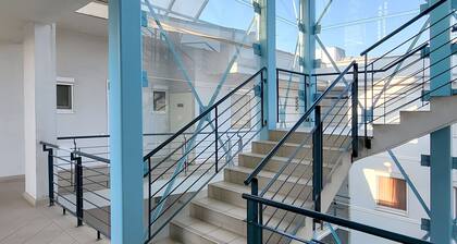 Stay Calm Premium Apartment Terrace & Garage: Nice 2-bedrooms near Market Hall