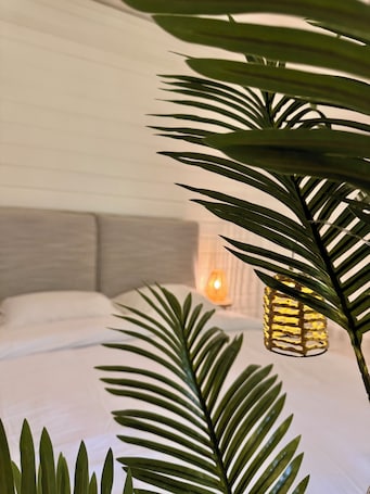 1 bedroom, iron/ironing board, free WiFi, bed sheets. Cosy T2 with mezzanine, swimming pool & beach on foot