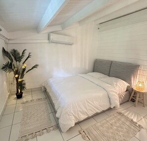 1 bedroom, iron/ironing board, free WiFi, bed sheets - Cosy T2 with mezzanine, swimming pool & beach on foot (Le Gosier)