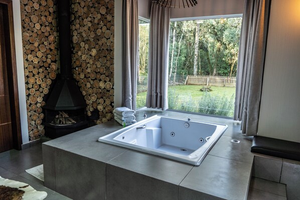 Fireplace - American Bus Glamping (Capinzal)