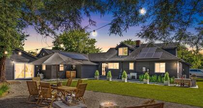Luxury Sonoma Estate + Guest Cottage in Heart of Wine Country
