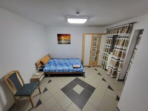 2 bedrooms, WiFi, bed sheets