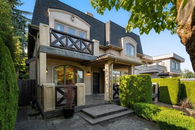 Ultra Lux Kirkland Bungalow