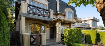 Ultra Lux Kirkland Bungalow