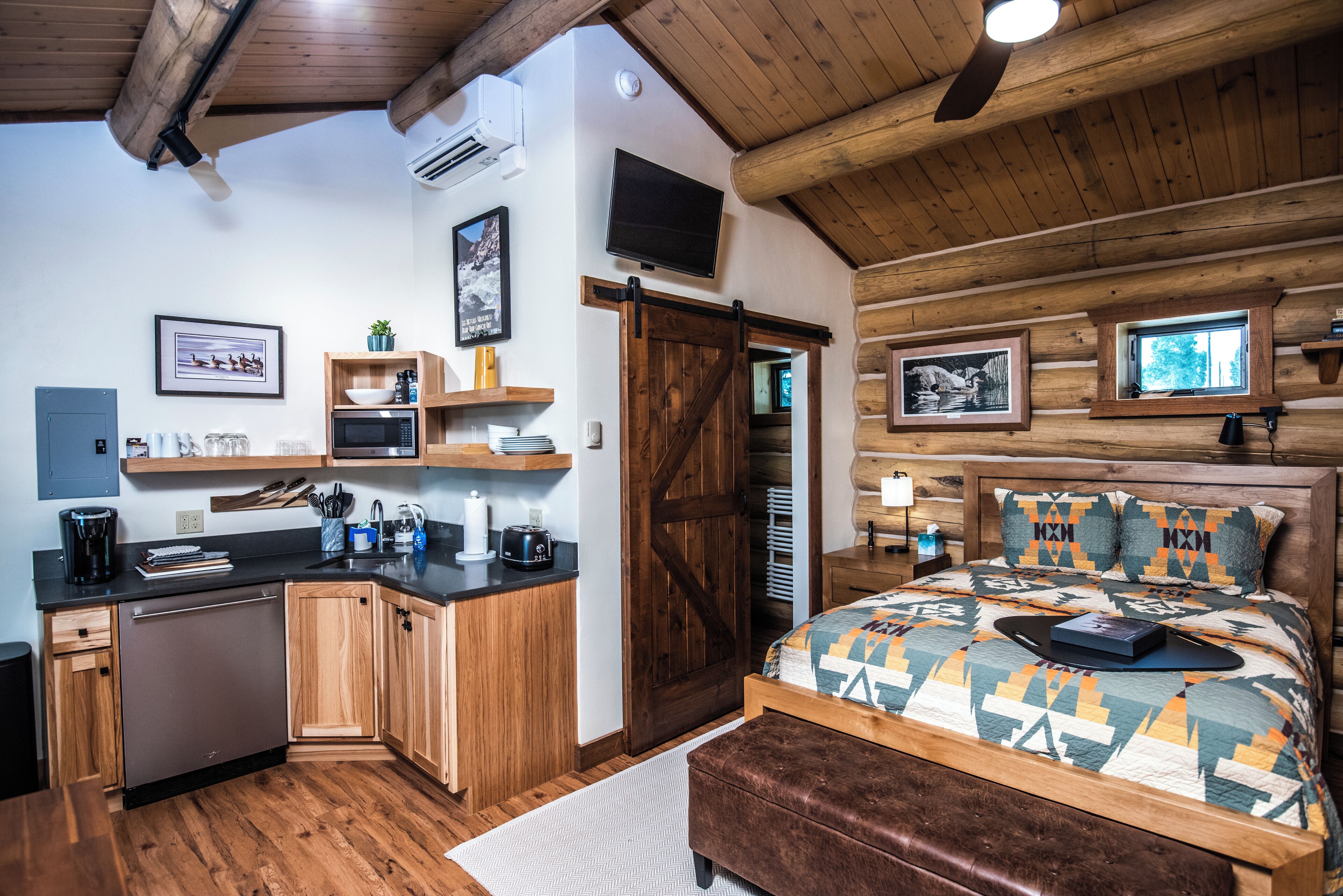 小屋 | 特色装修、特色家居、笔记本电脑工作区、熨斗/熨衣板