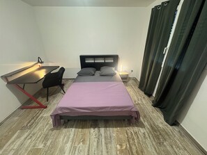 5 habitaciones, tabla de planchar con plancha, wifi y ropa de cama 