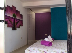 2 bedrooms, iron/ironing board, internet, bed sheets