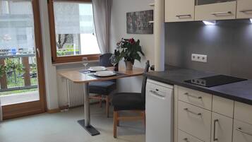 Refrigerador, microondas, parrilla de estufa y lavavajillas