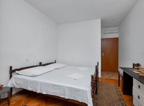1 bedroom, WiFi, bed sheets - Villa Paško - Double room with Balcony and Sea View (Podgora)