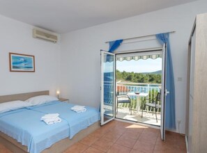 1 chambre, accès Internet, draps fournis