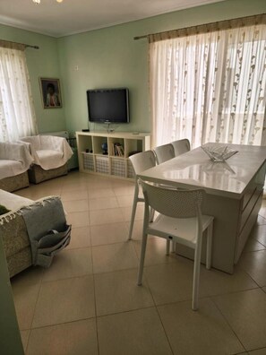 อพาร์ทเมนท์, 2 ห้องนอน, สูบบุหรี่ได้, ระเบียง | สิ่งอำนวยความสะดวกในห้องพัก