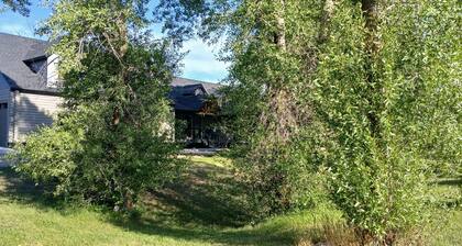 Cottonwood Comfort! New 2 Bedroom, 1 Bath, AC, Loft Apartment