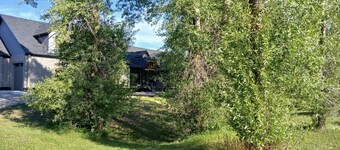 Cottonwood Comfort!  New 3 Beds 1 Bath, AC, Loft Apartment