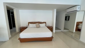 4 chambres, bureau, fer et planche à repasser, accès au Wi-Fi (inclus)