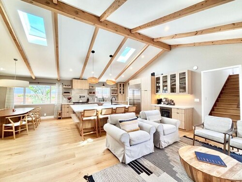 Spacious 4-bedroom house in charming Oxnard Shores at Mandalay Beach