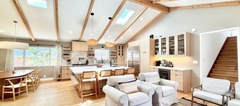 Spacious 4-bedroom house in charming Oxnard Shores at Mandalay Beach