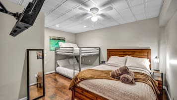 Escritorio, wifi y ropa de cama