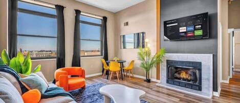 Fernseher, Kamin, Arbeitsbereiche