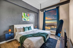 Desk, WiFi, bed sheets