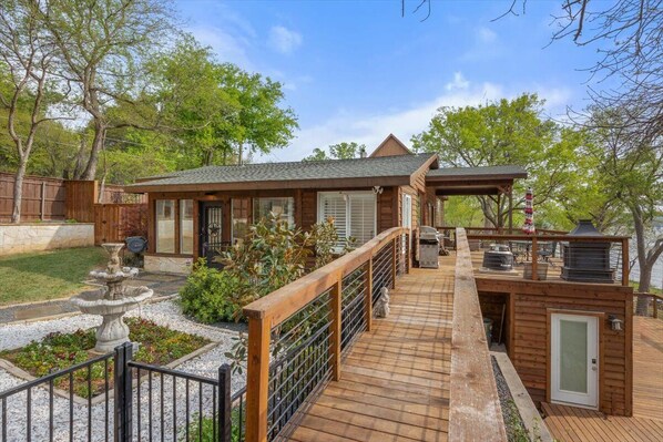 Terrace/patio - Luxury Cabin on the Lake! (Fort Worth)