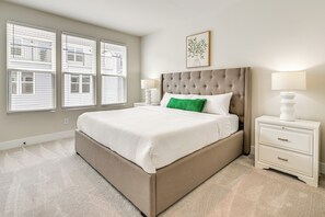 3 bedrooms, Internet, bed sheets - 2 Mi to Dtwn Charlotte: Unit w/ Rooftop Deck! (Charlotte)