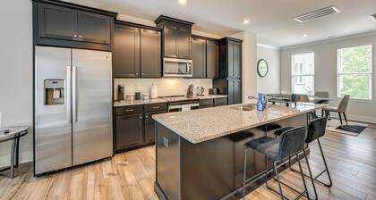 2 Mi to Dtwn Charlotte: Unit w/ Rooftop Deck!