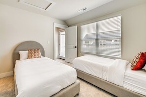 3 bedrooms, internet, bed sheets