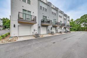 Exterior - Walk to Music Factory: Townhome w/ Rooftop Deck! (Charlotte)