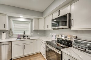 Fridge, microwave, stovetop, dishwasher