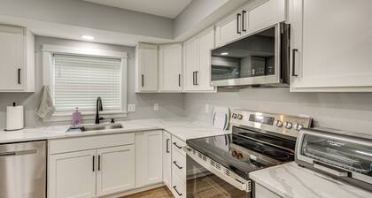 3 Mi to Navarre Beach: Home w/ Furnished Patio