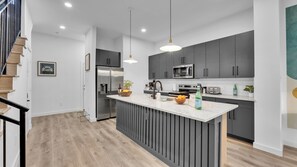 Microondas, horno, parrilla de estufa y lavavajillas 