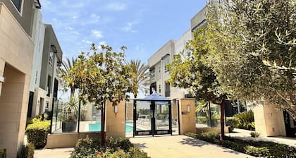 Charming 3-bedroom townhome close to Newport beach SCP and Disney