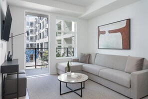 TV - New, Fully Furnished Apartment with Chic Vibes (Los Angeles)