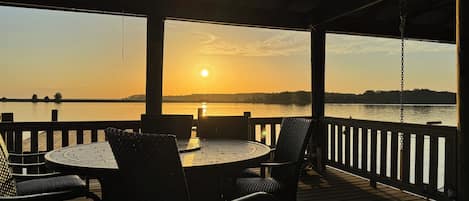 تناول الطعام بالخارج