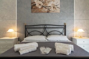 2 bedrooms, WiFi, bed sheets - Royal family apartment with all the amenities for your vacation (Solarino)