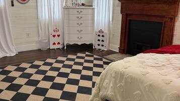 3 bedrooms, desk, iron/ironing board, free WiFi