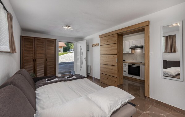 1 bedroom, in-room safe, travel crib, free WiFi