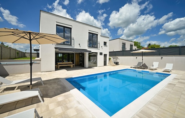 Beheizter Pool