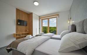 3 bedrooms, in-room safe, travel cot, free WiFi
