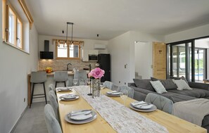 Dining - Beautiful home in Maglenca with sauna (Maglenca)