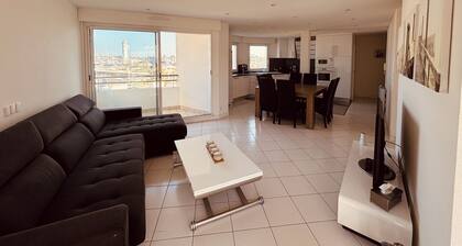 Bright apartment overlooking the port of Crouesty for 4 people