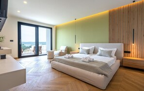 4 bedrooms, iron/ironing board, free WiFi