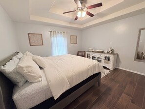 3 Schlafzimmer, Schreibtisch, Bügeleisen/Bügelbrett, kostenloses WLAN