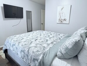 3 bedrooms, desk, iron/ironing board, free WiFi