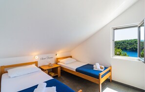 2 bedrooms, free WiFi - Amazing apartment in Milna with WiFi (Milna)