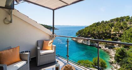 Amazing apartment in Milna with house sea view