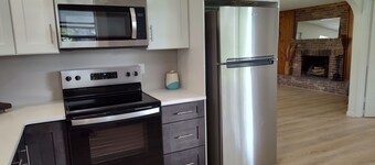 CHARMING & RENOVATED 2-bedroom cottage in Beautiful Sebastian!  Bring your Boat!